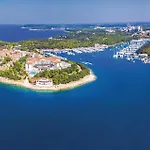 1 Bedroom Lovely In Διαμέρισμα *