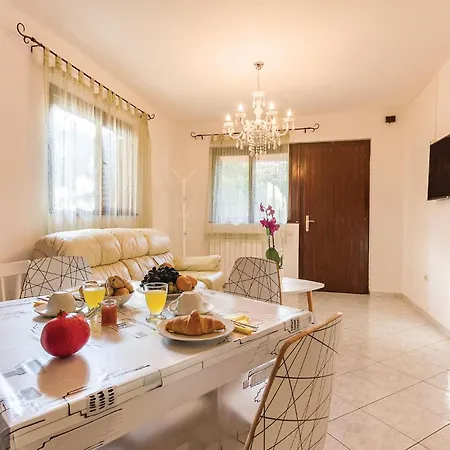 1 Bedroom Amazing In Pula