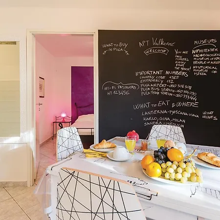 Apartament Lovely In With Wifi Pula