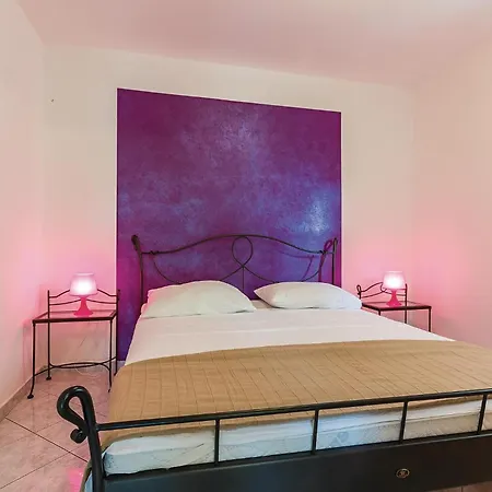 1 Bedroom Lovely In * Pola