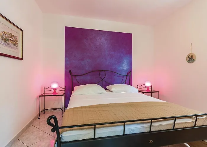 1 Bedroom Lovely In * Pola